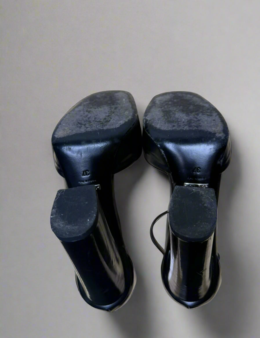 Gucci Black Patent Leather Horse-bit Mary Jane Heels, 37