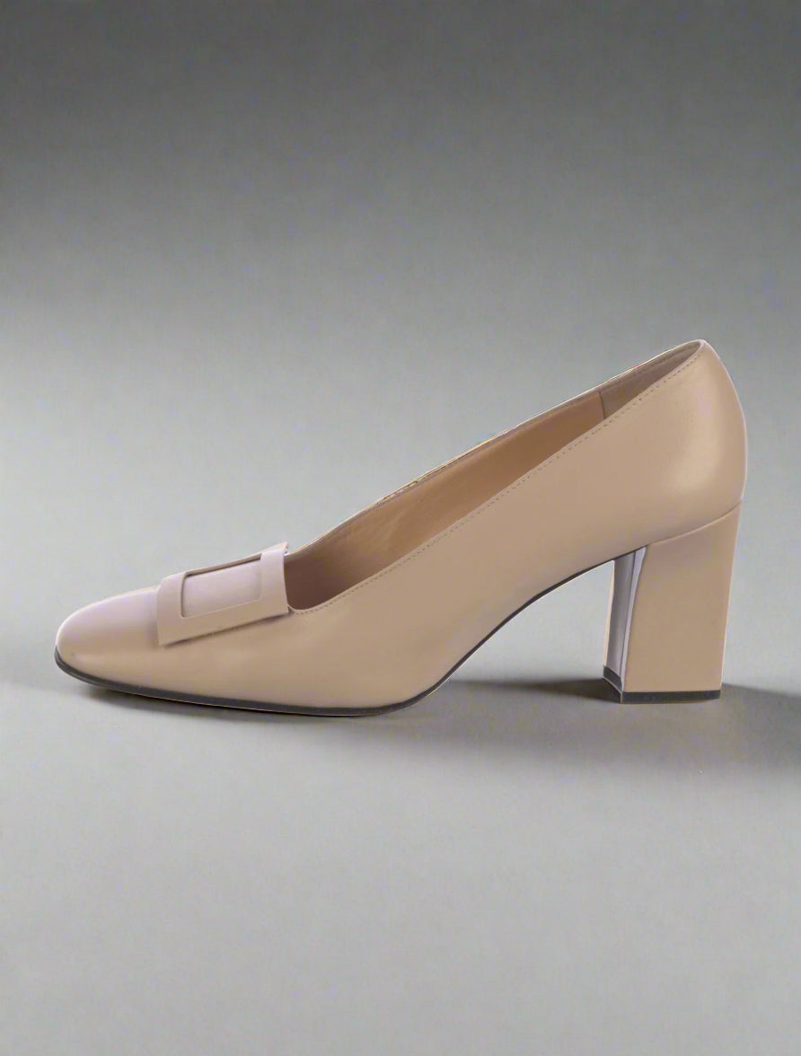 Calvin Klein Collection SS 1996 Tan Buckle Pumps