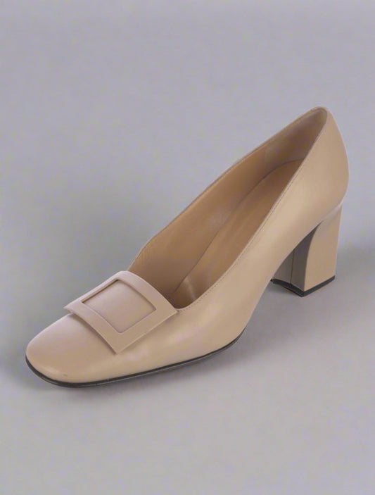 Calvin Klein Collection SS 1996 Tan Buckle Pumps