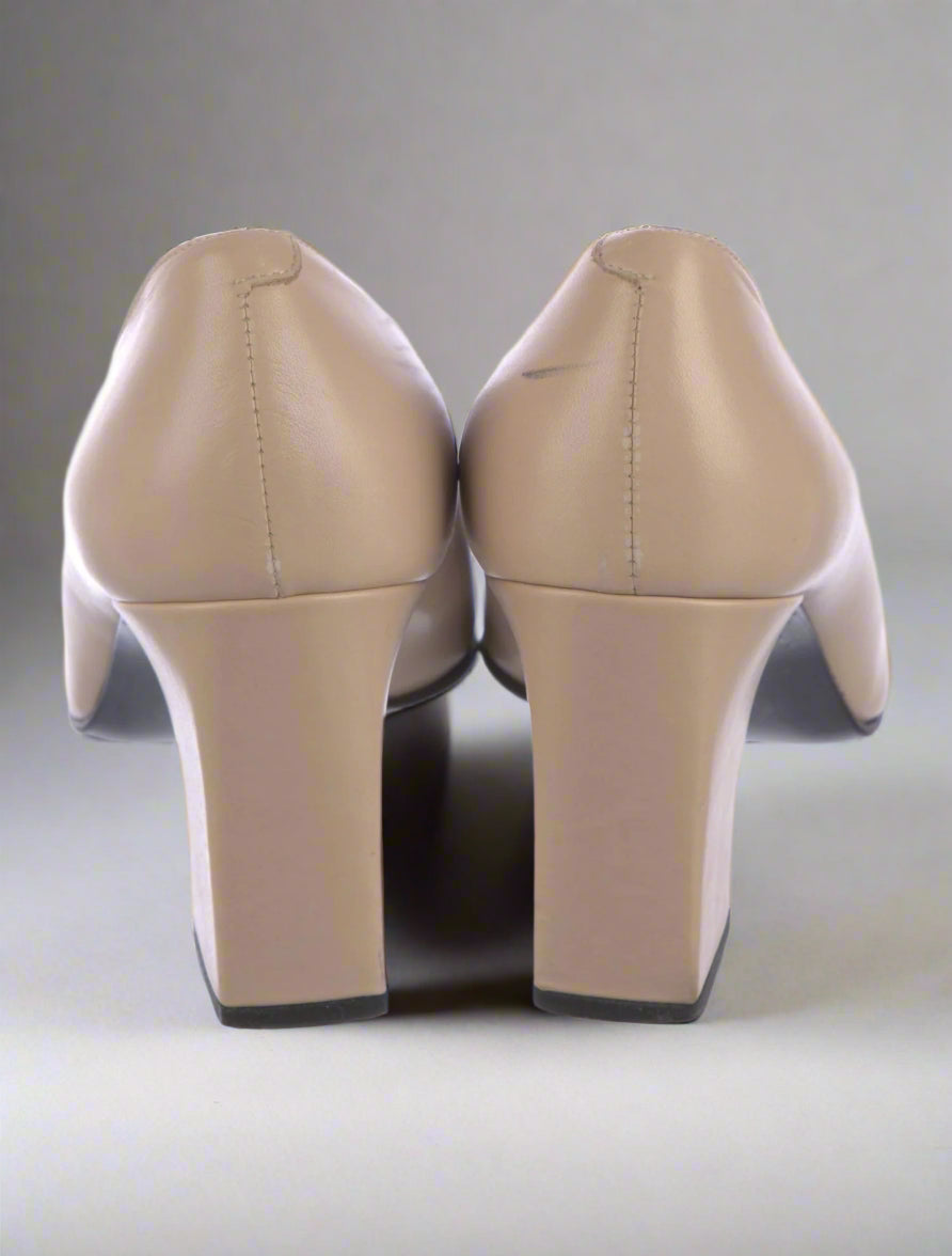 Calvin Klein Collection SS 1996 Tan Buckle Pumps