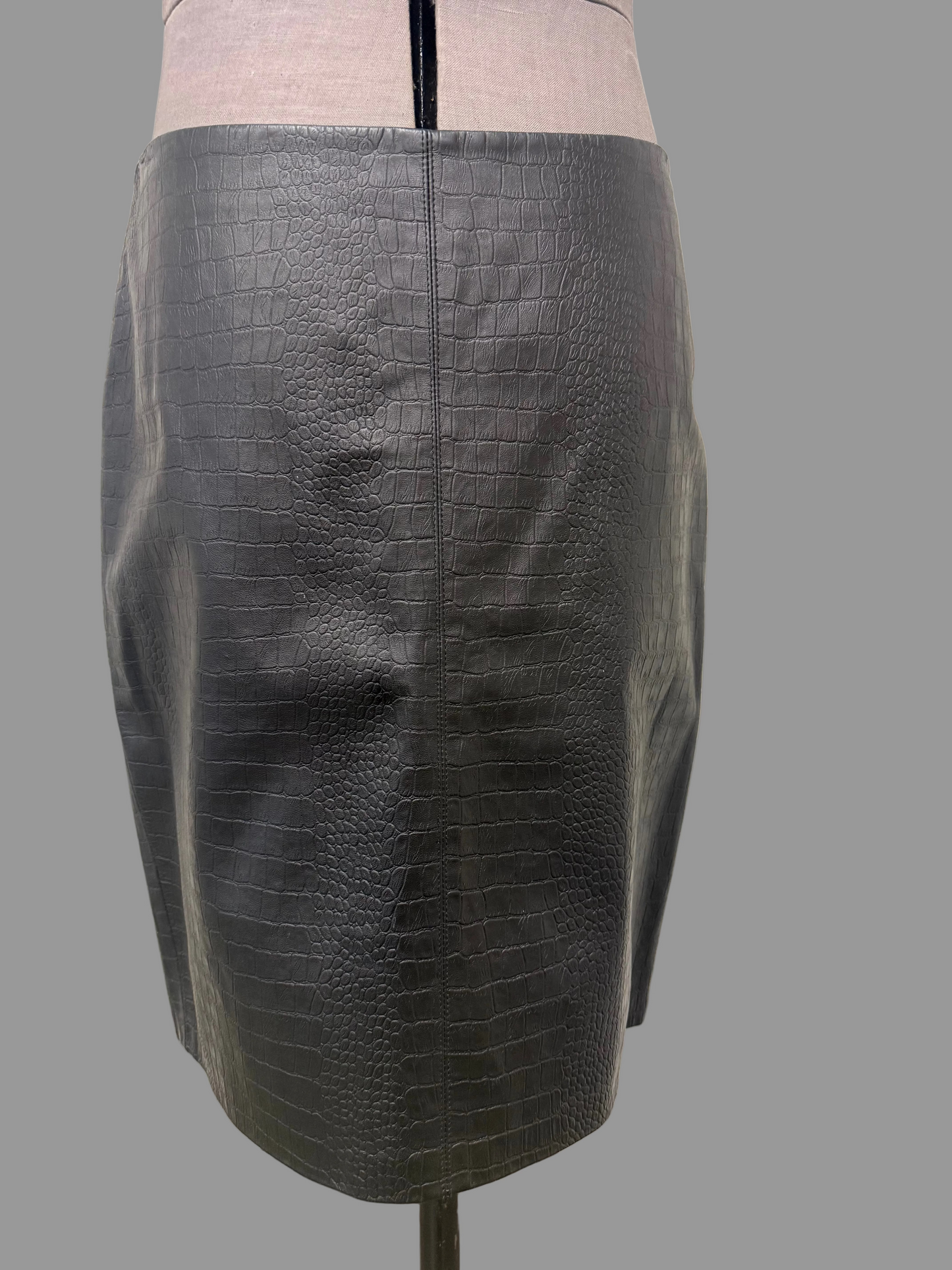 Laundry by Shelli Segal Croc effect Lamb Leather Skirt, Black, 10 US