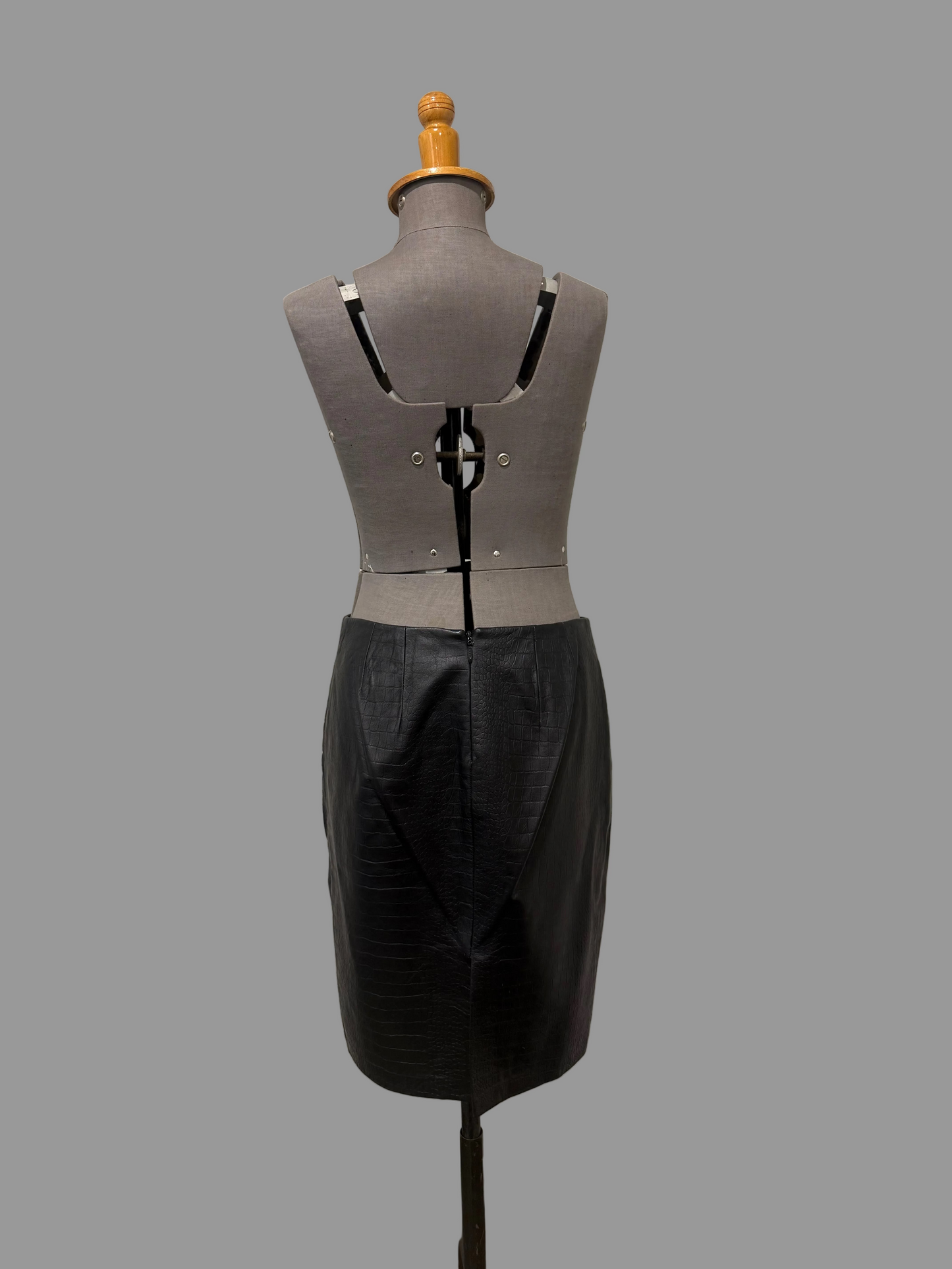 Laundry by Shelli Segal Croc effect Lamb Leather Skirt, Black, 10 US